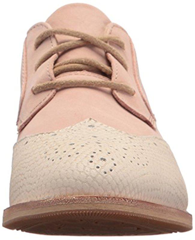 caterpillar women's reegan ii wingtip dress oxford
