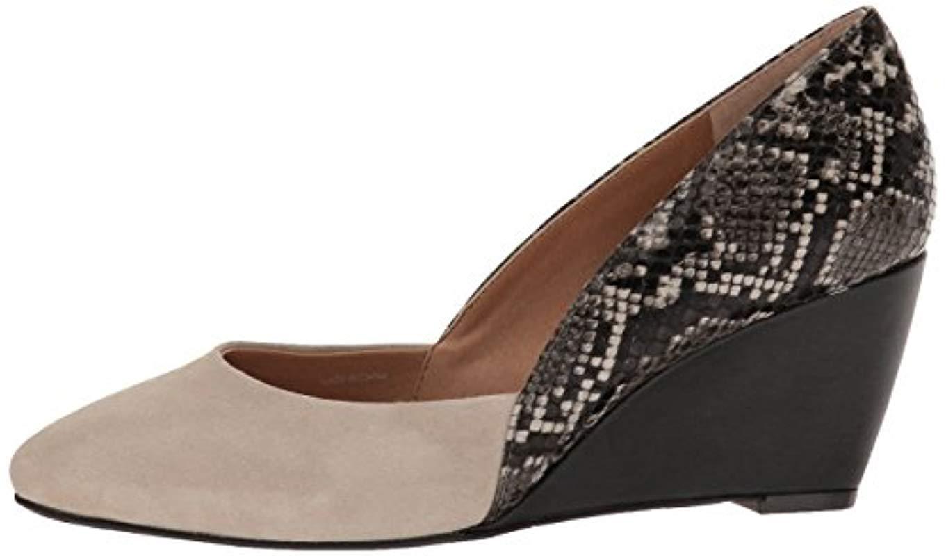 tahari palace wedge