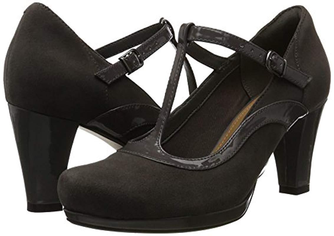 clarks chorus pitch black