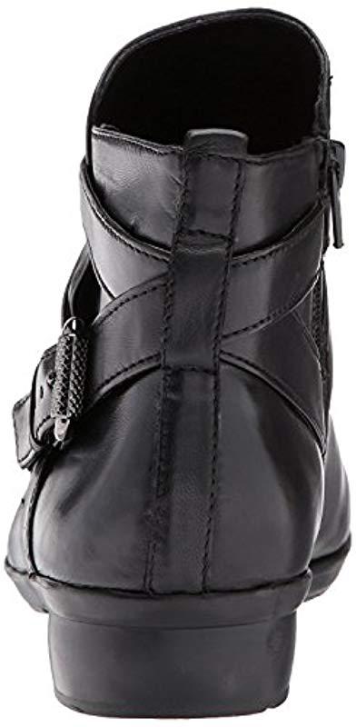 Naturalizer cassandra store boot