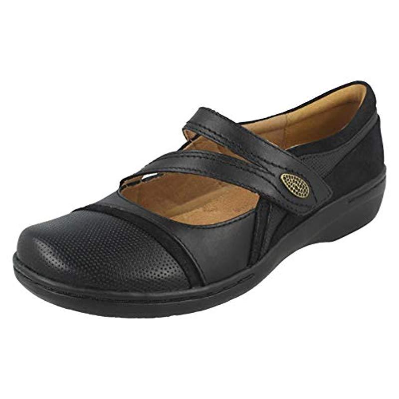 Clarks Ladies Mary Jane Velcro Flat Leather Shoes Evianna Crown in Black |  Lyst UK