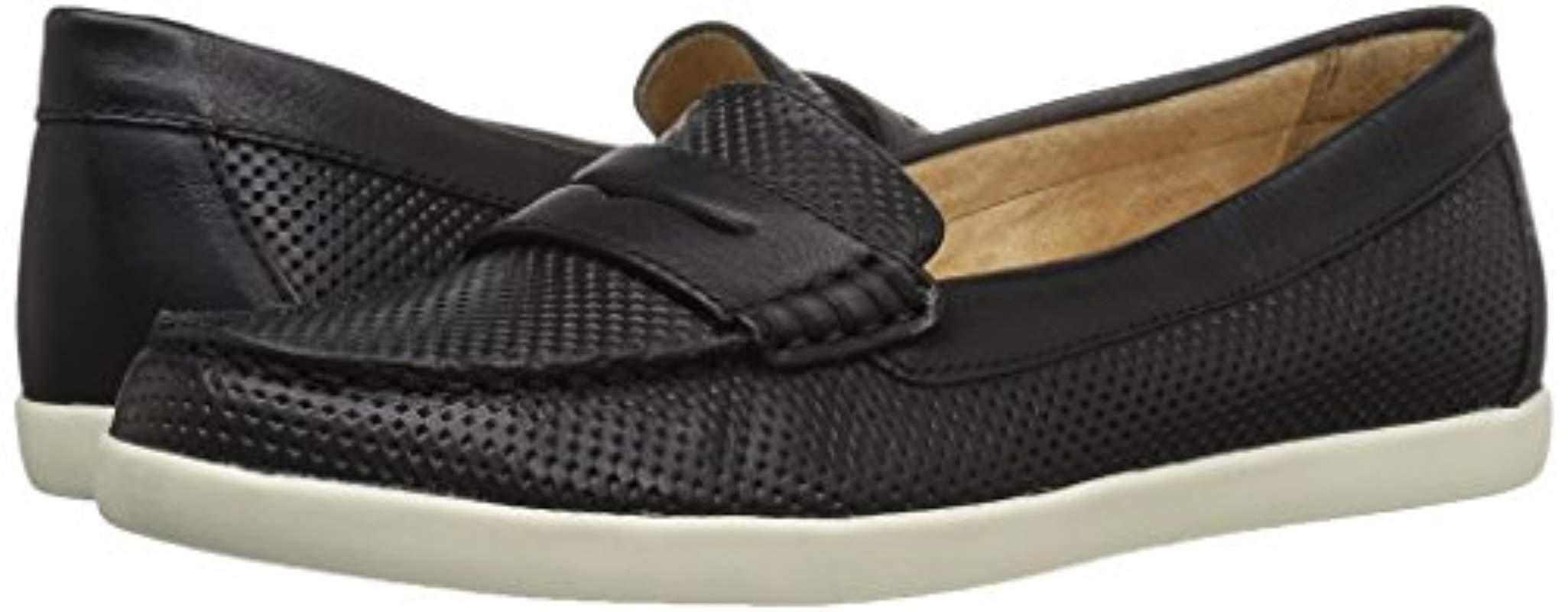 naturalizer boat shoes