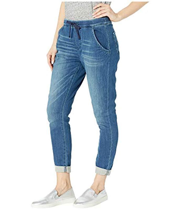 Signature by Levi Strauss & Co. Women's Mid Rise Capri Jeans 