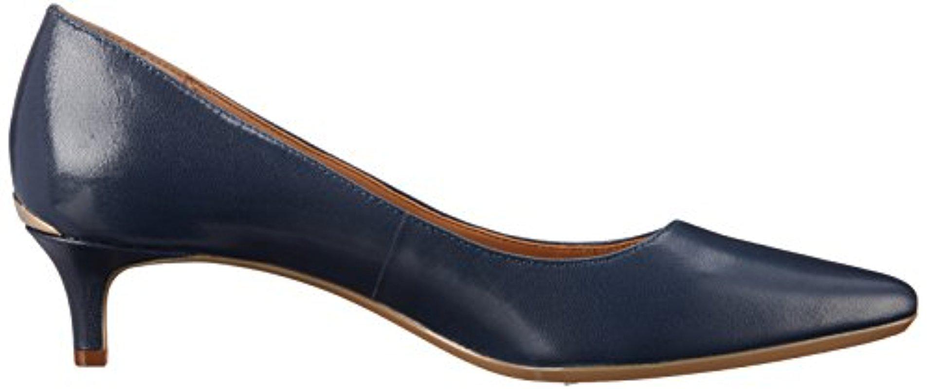 Calvin Klein Gabrianna Pump in Navy 