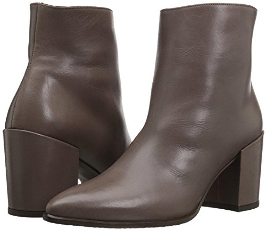 stuart weitzman trendy boot