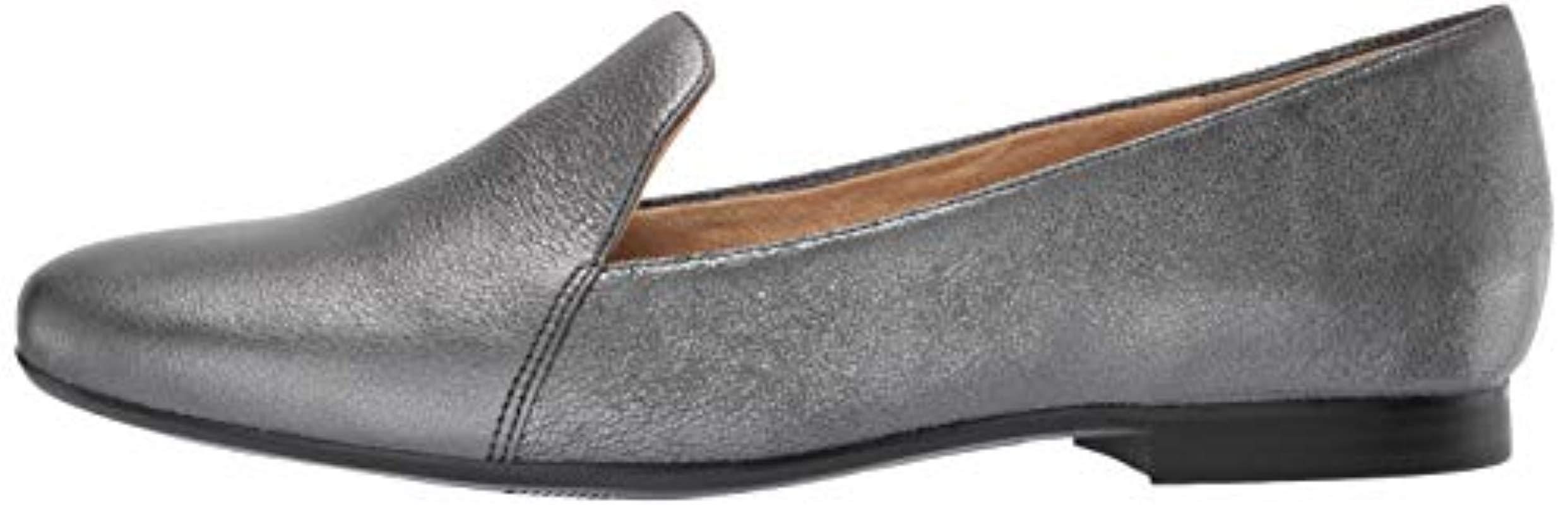 emiline flat loafer naturalizer