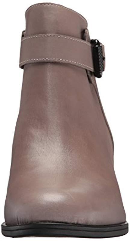 dora bootie naturalizer