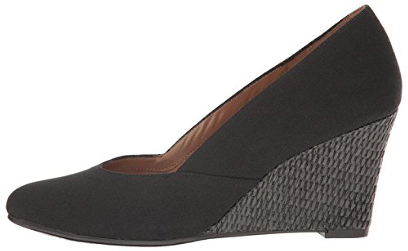 aerosoles black wedges