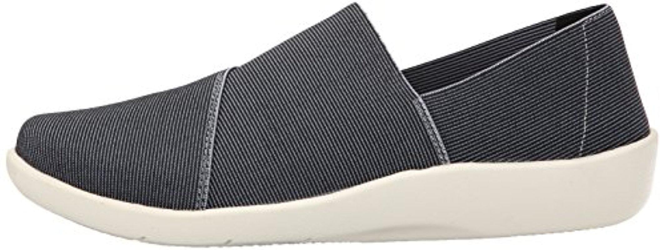 clarks women's cloudsteppers sillian firn flat
