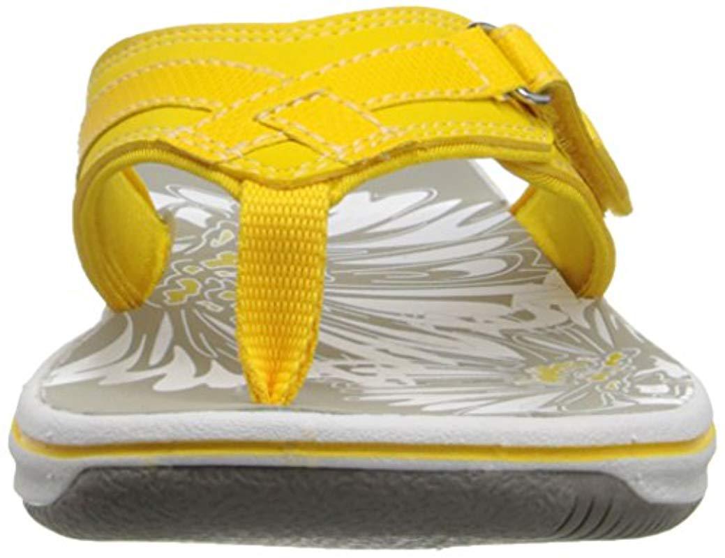 clarks yellow flip flops