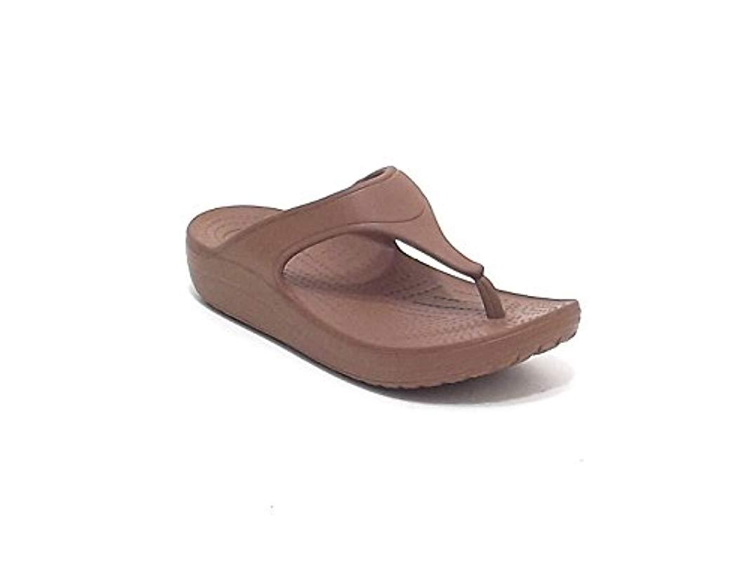 crocs maroon colour