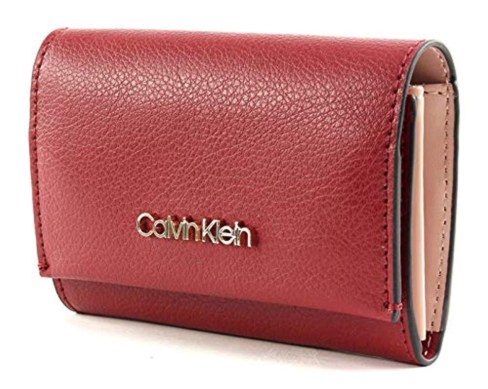 Calvin Klein Enfold Card Holder Wallet Cross-body Bag in Red - Lyst