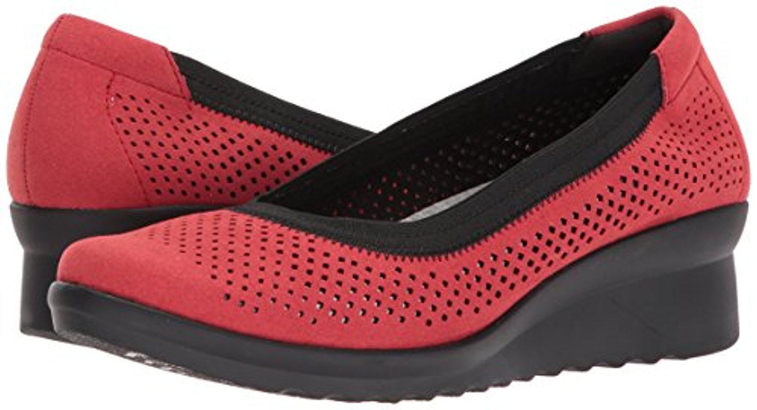 clarks women's caddell trail platform