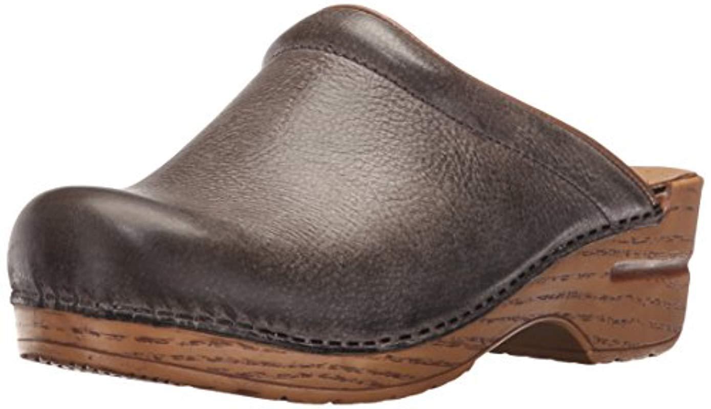 dansko stone distressed clog