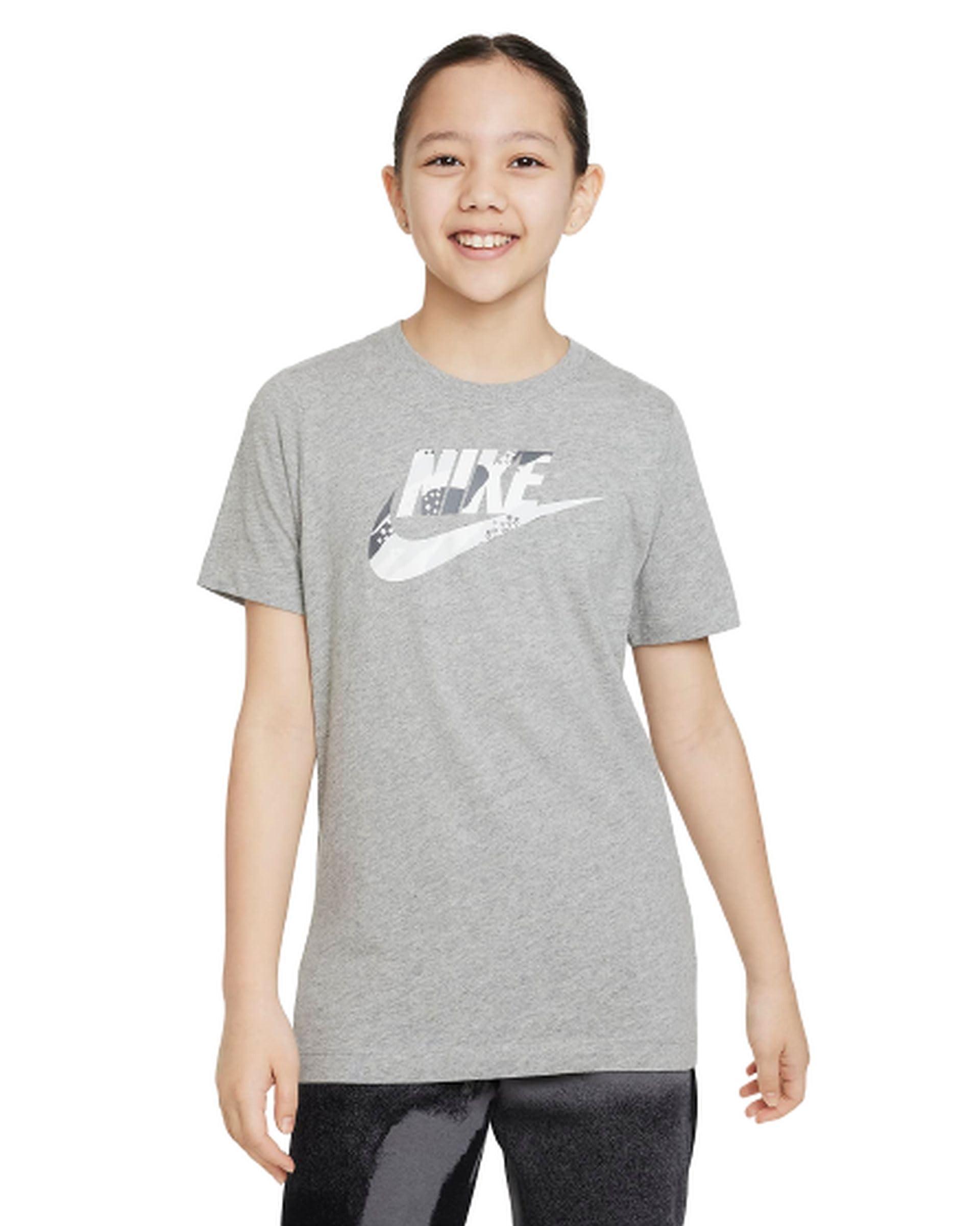 Nike K NSW Tee Club Seasonal CAMO T-Shirt in Grau | Lyst DE