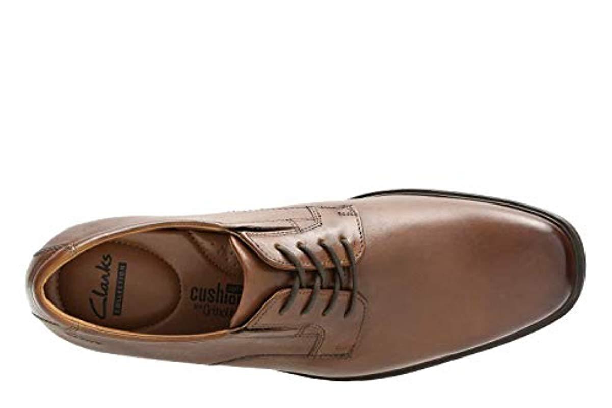 clarks plain