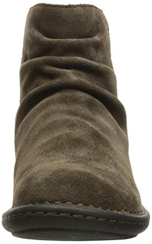 clarks avington swan boots