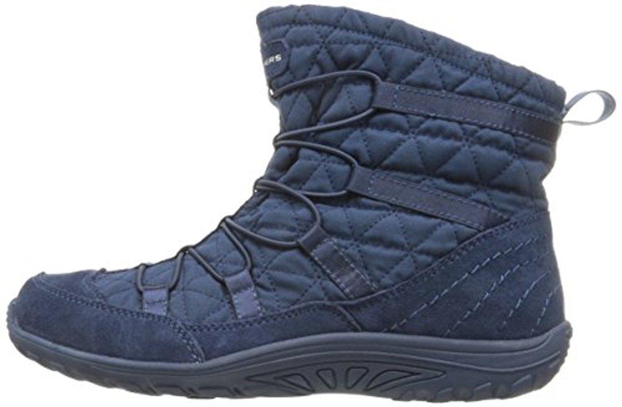 skechers women's reggae fest steady quilted bungee ankle bootie