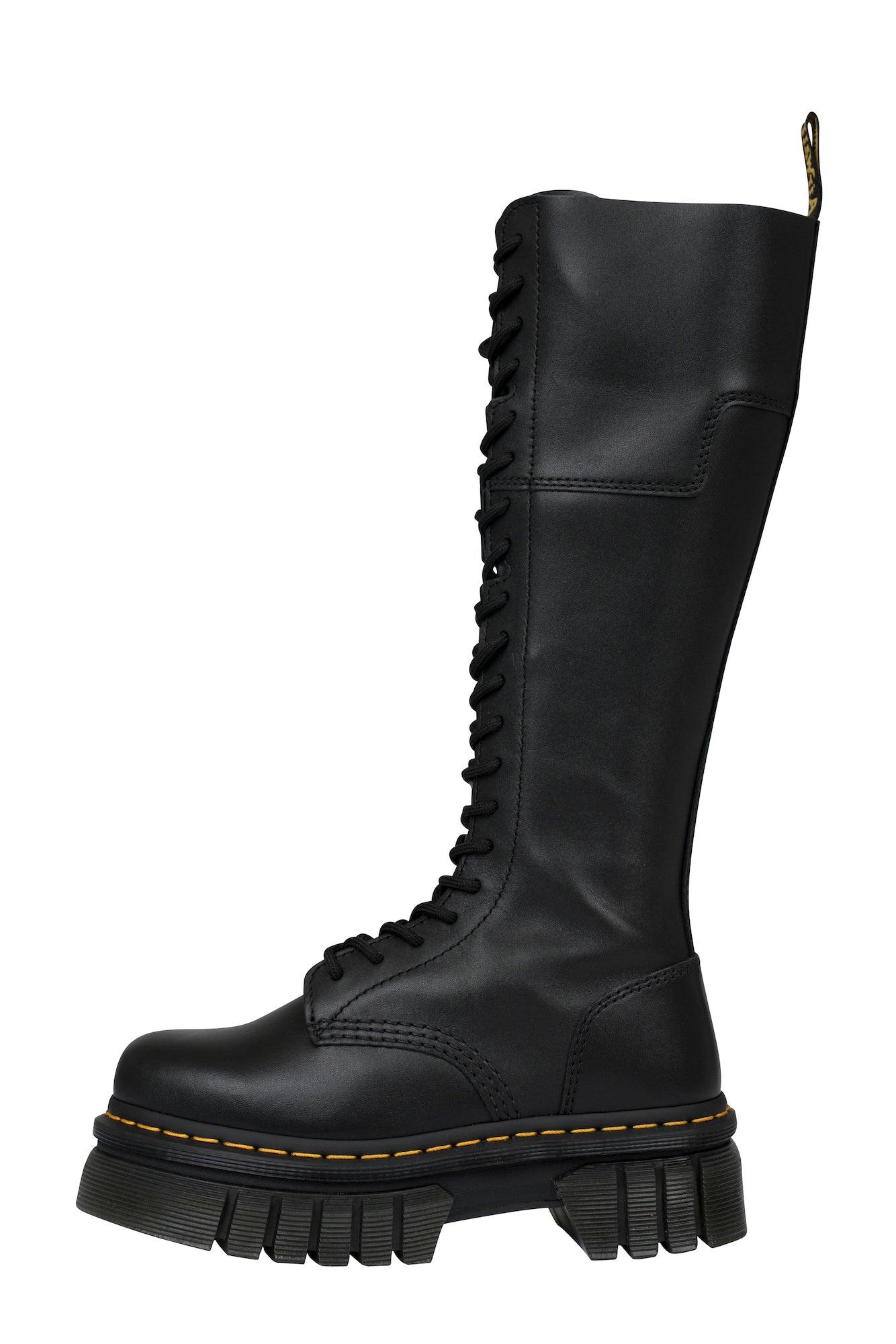 Dr. Martens Quad Neoteric Audrick 20 Eye Boot in Black Lyst