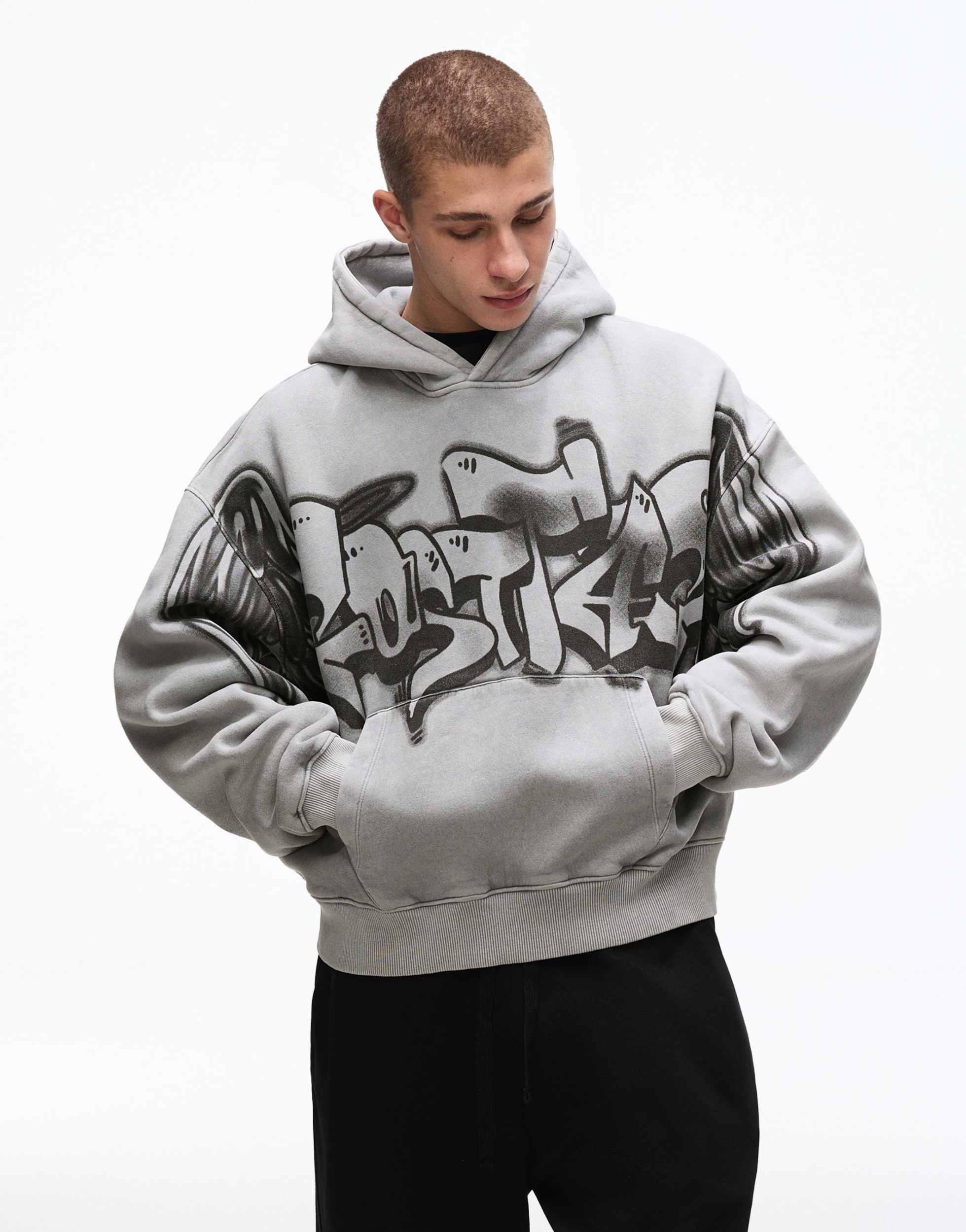 Sweat à Capuche Bershka Noir Attack On Titan, Taille M, Homme, Parfait état