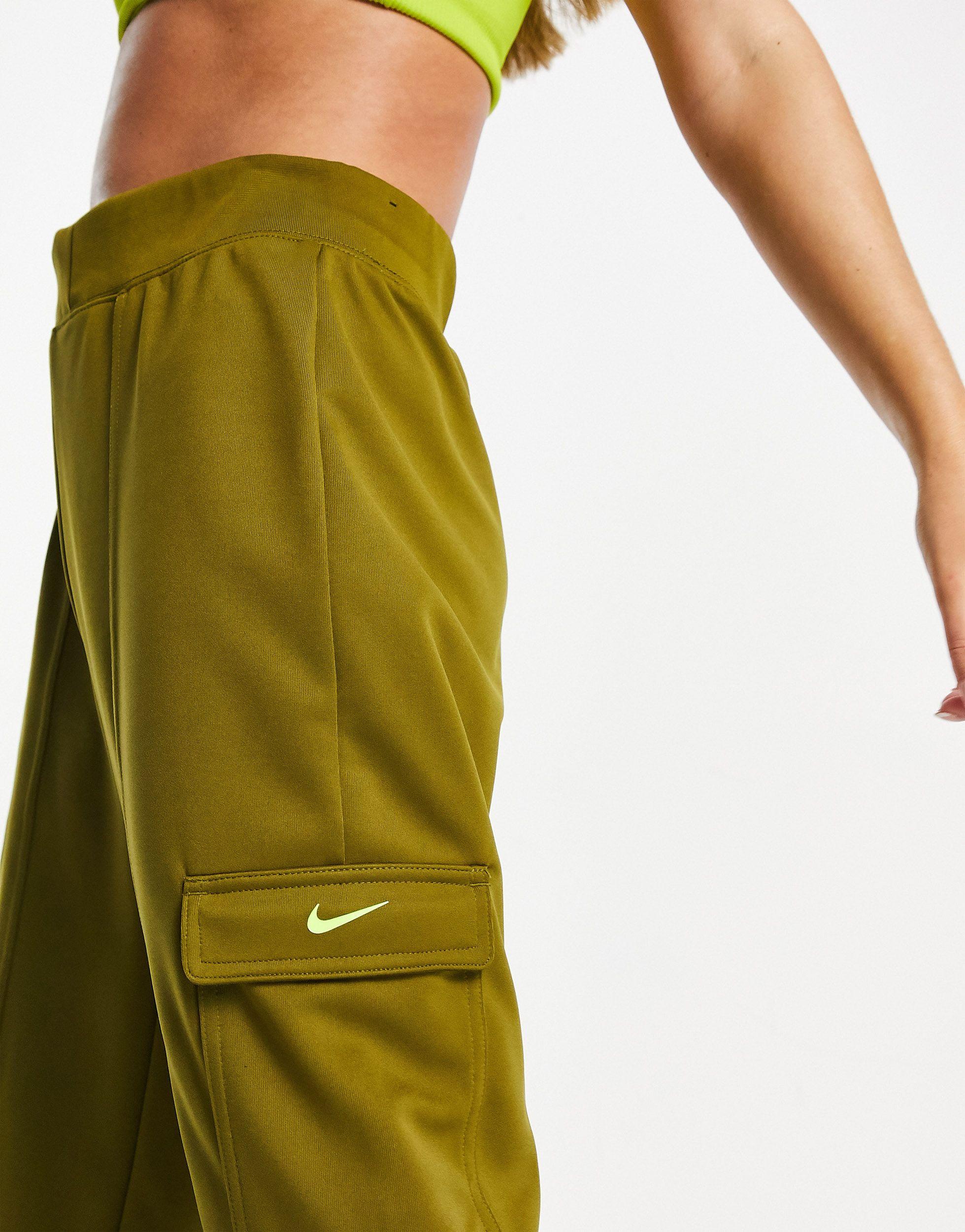 nike joggers pockets