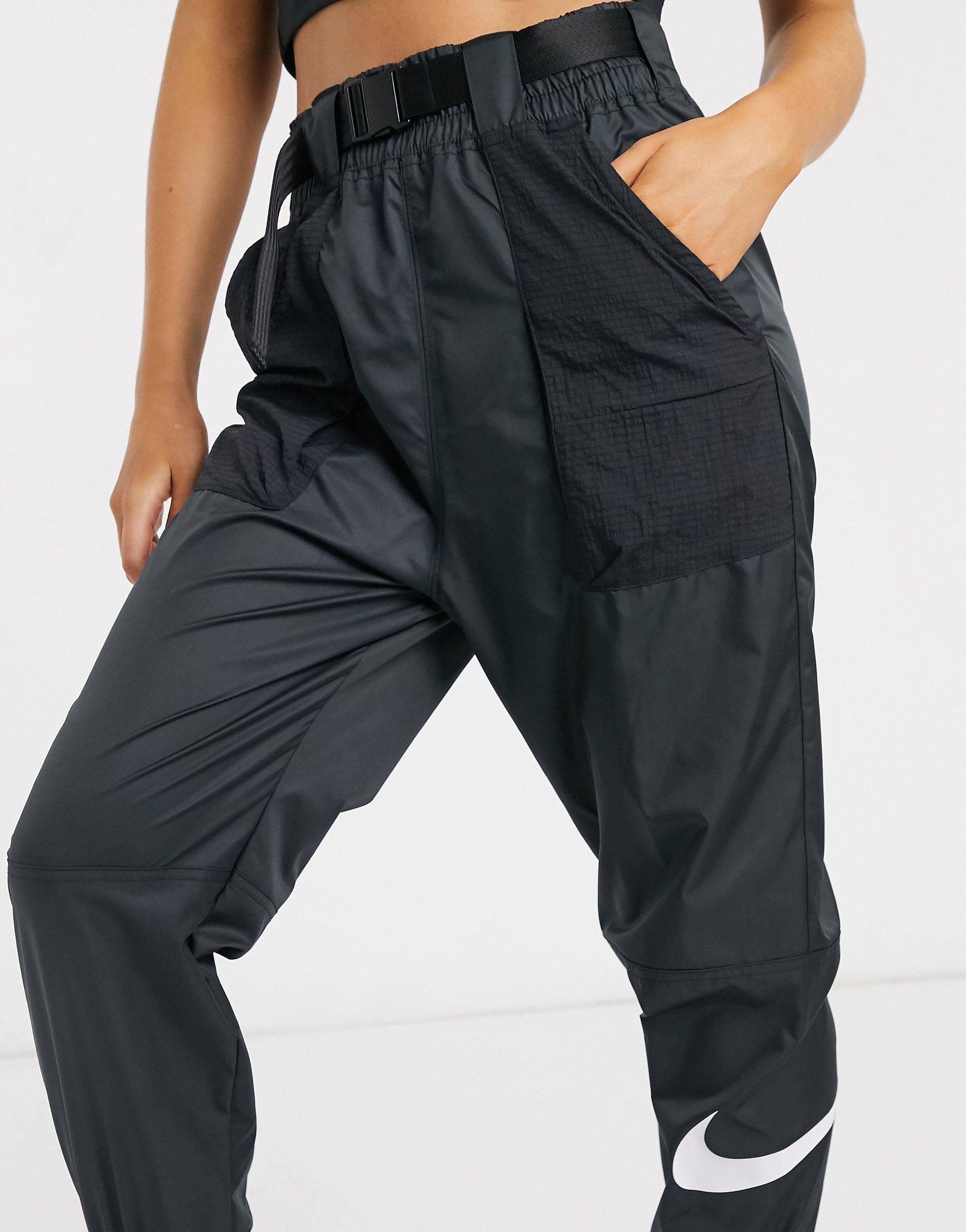 Pantalon cargo tissé avec logo virgule et ceinture Nike en coloris Noir -  Lyst