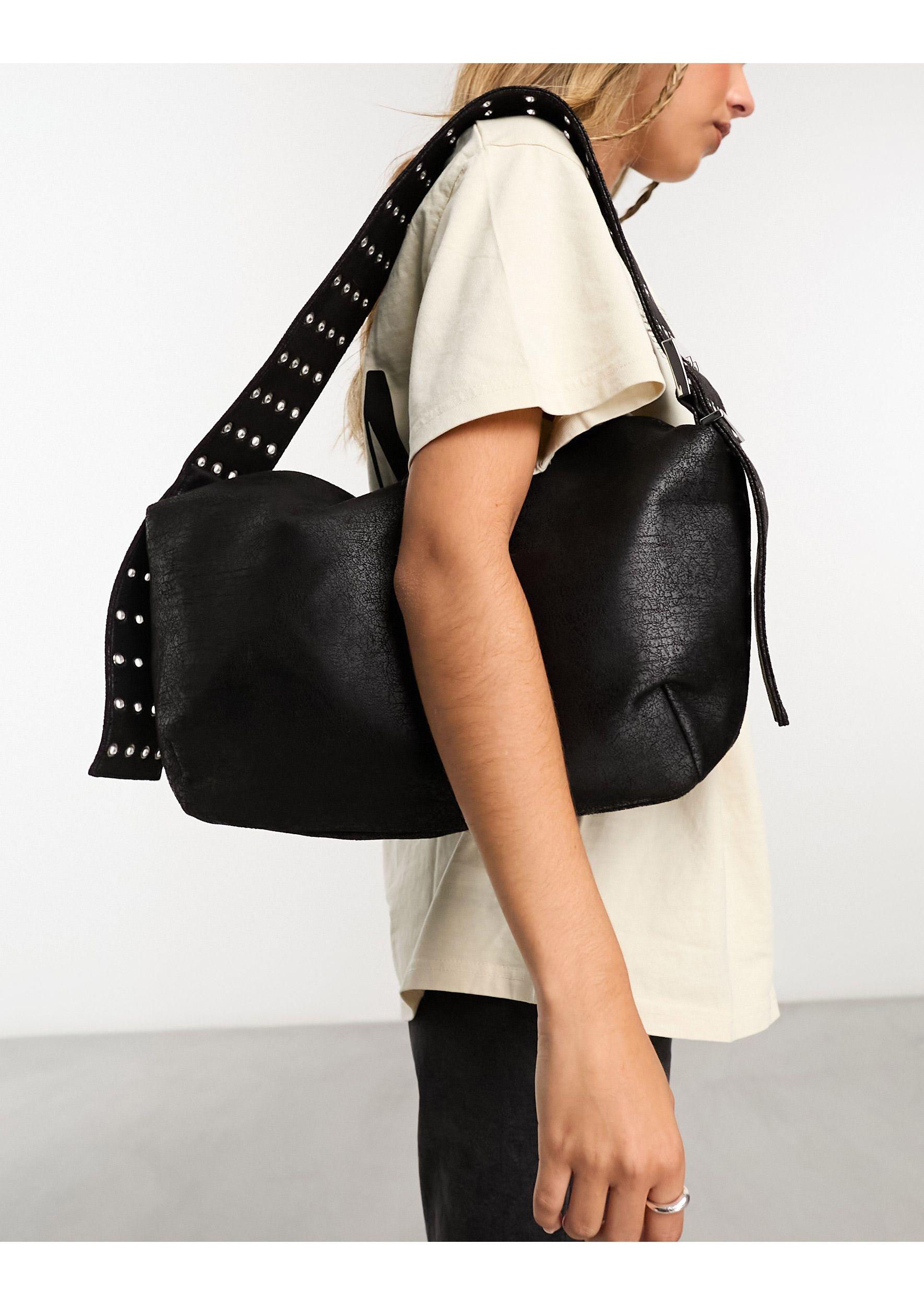 ★TOUT Y EST★ EYELET BELTSTRAP BAG BLACKWHITE LCDSAABG22020 Belt with eyelets and topstitching - pull&bear