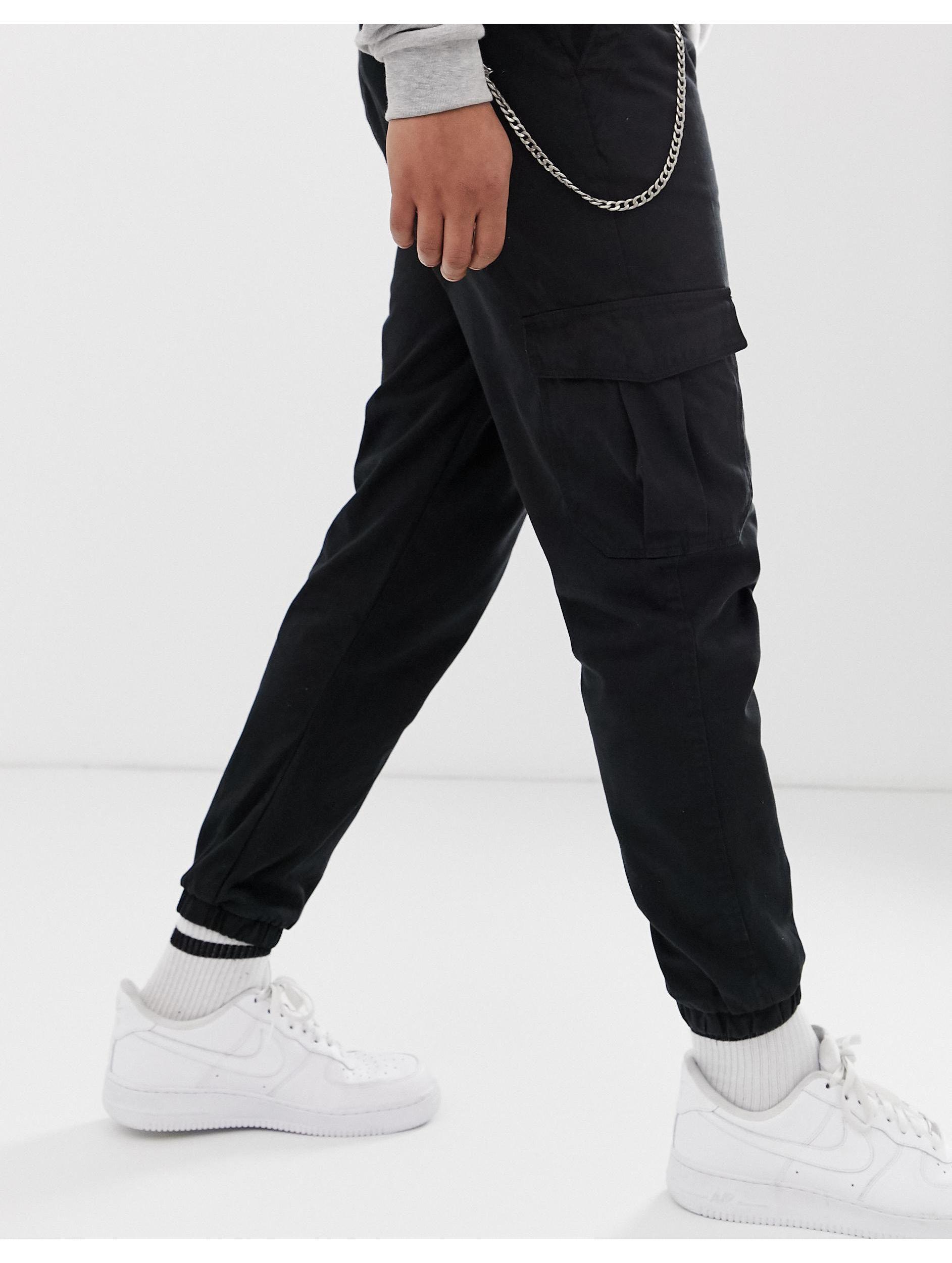 Bershka Cargo Pants With Chain in Black for Men | Lyst
