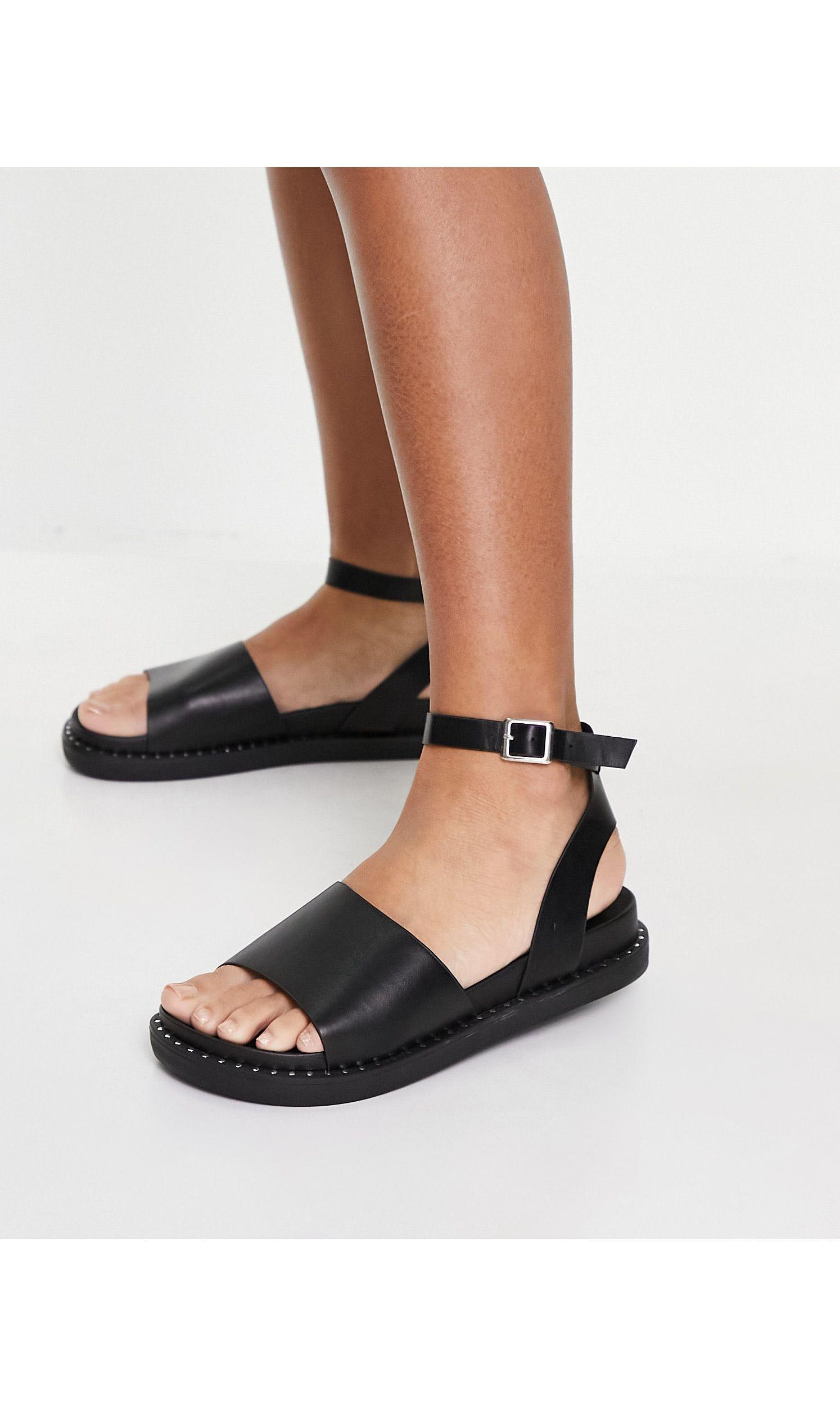 Sandalias negras planas con suela gruesa y tira tobillera Glamorous de  color Negro | Lyst