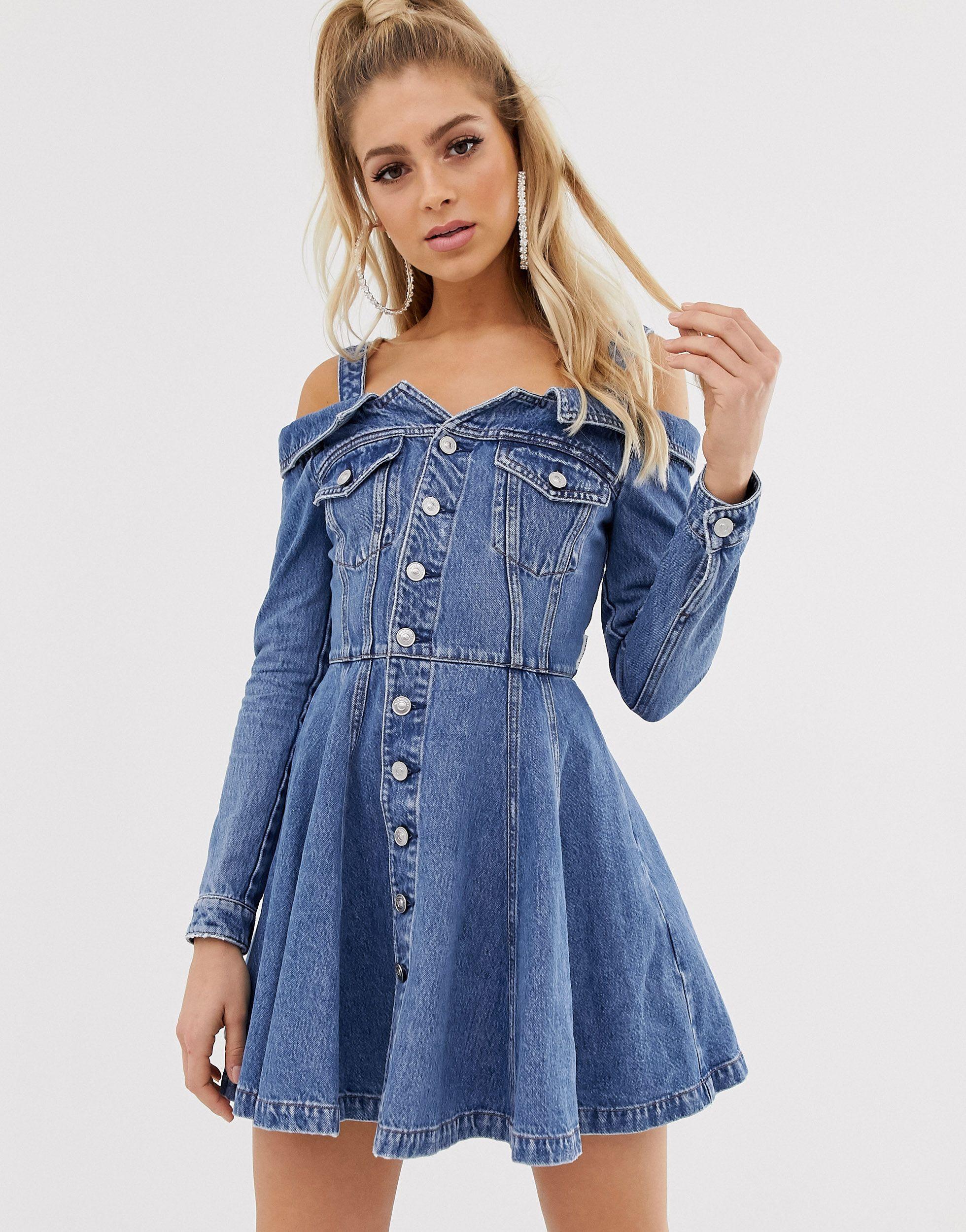 Vestito di jeans svasato con spalle scoperte e bottoniMiss Sixty in Denim di  colore Blu | Lyst