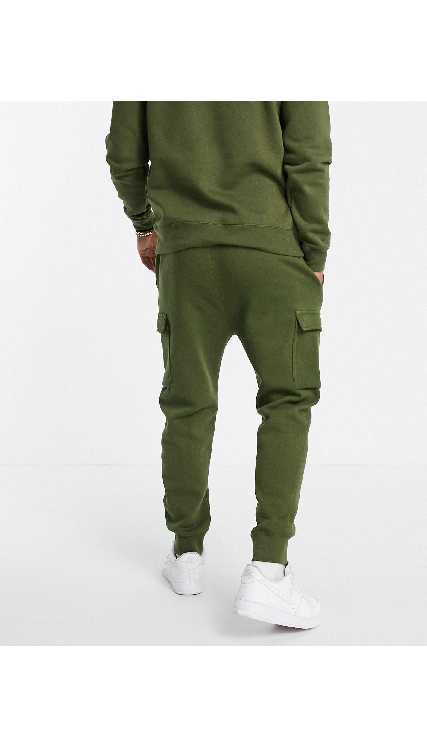 nike cargo club joggers