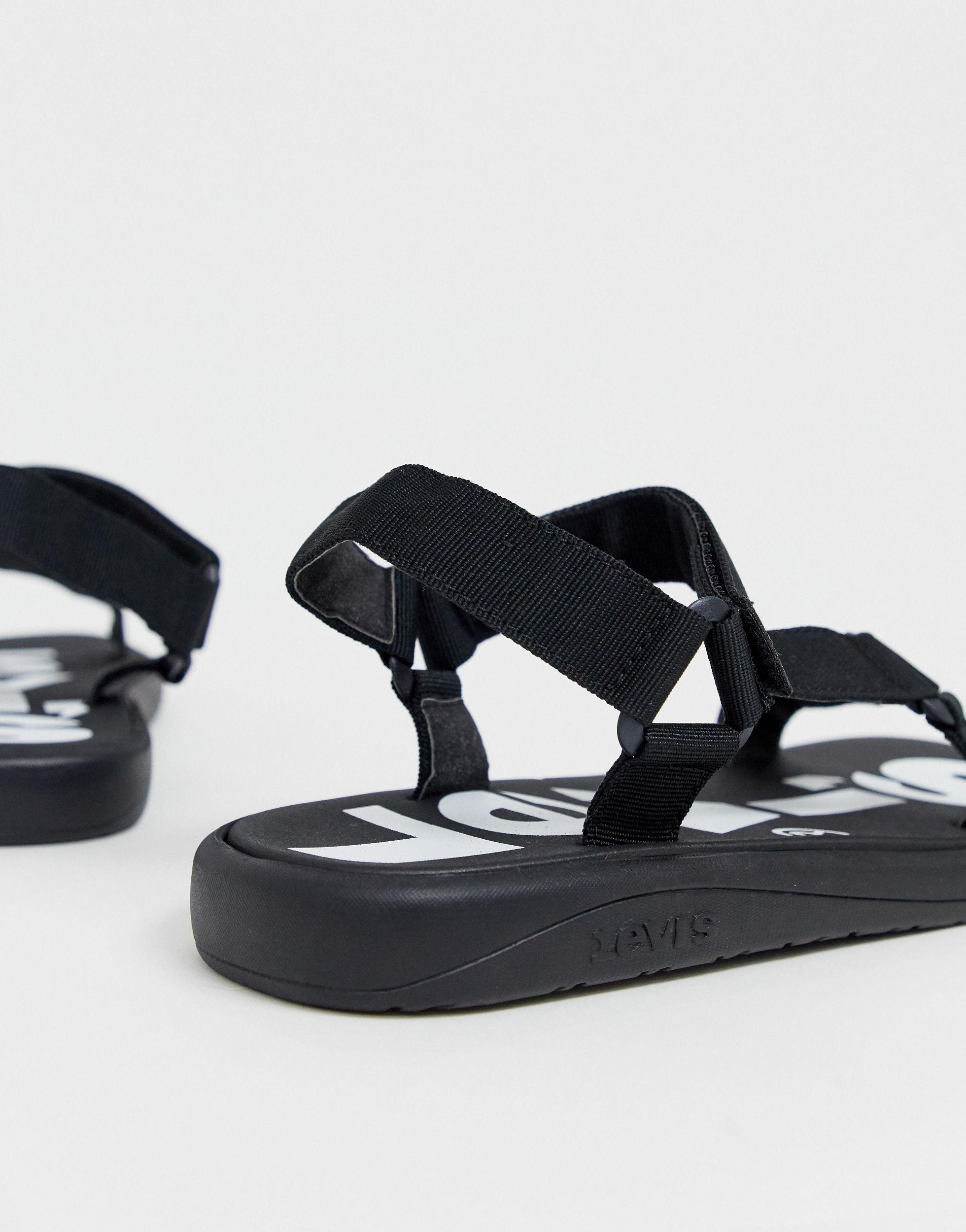 sandal levis