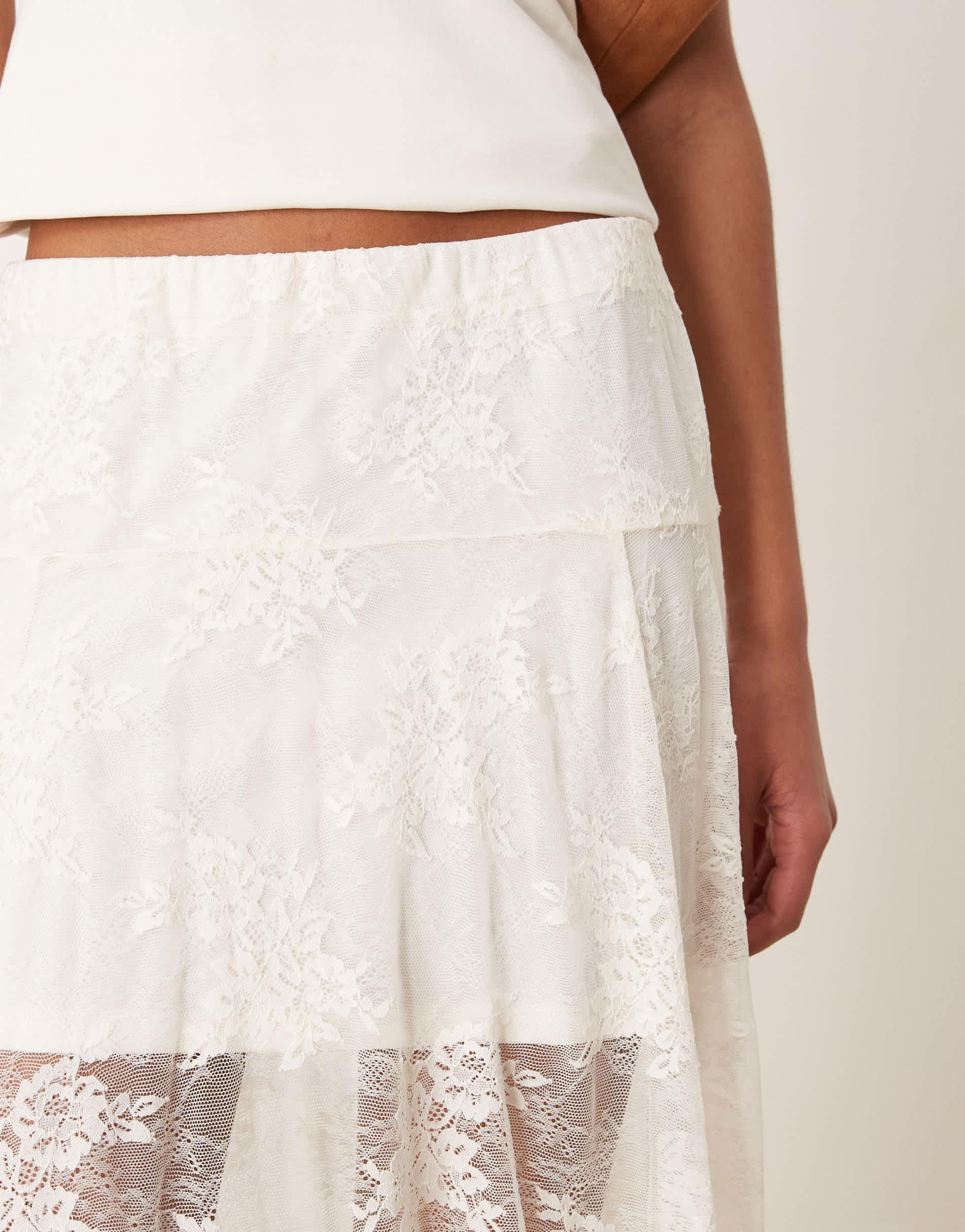 Abercrombie \u0026 Fitch Lace Detail Flowy Maxi Skirt in Natural | Lyst, image size:1959x2500