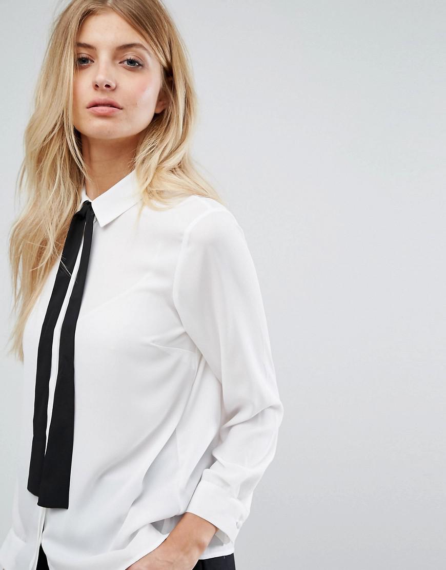 Contrast Neck Tie 