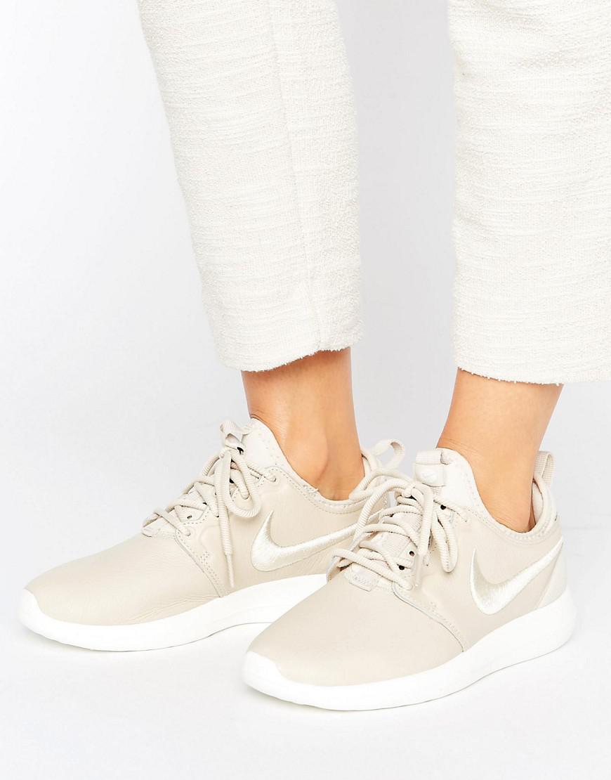 Nike Leather Roshe 2 Premium Trainers In Beige With Embroidered Swoosh in  Natural - Lyst