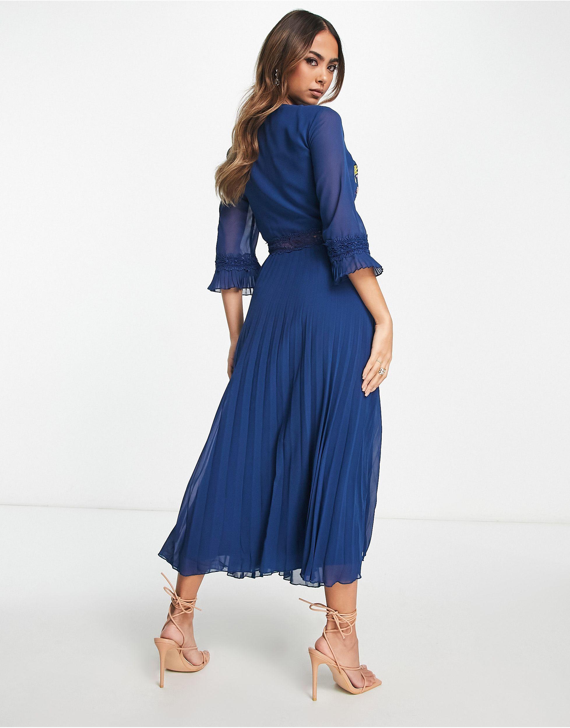 Lace insert pleated midi clearance dress