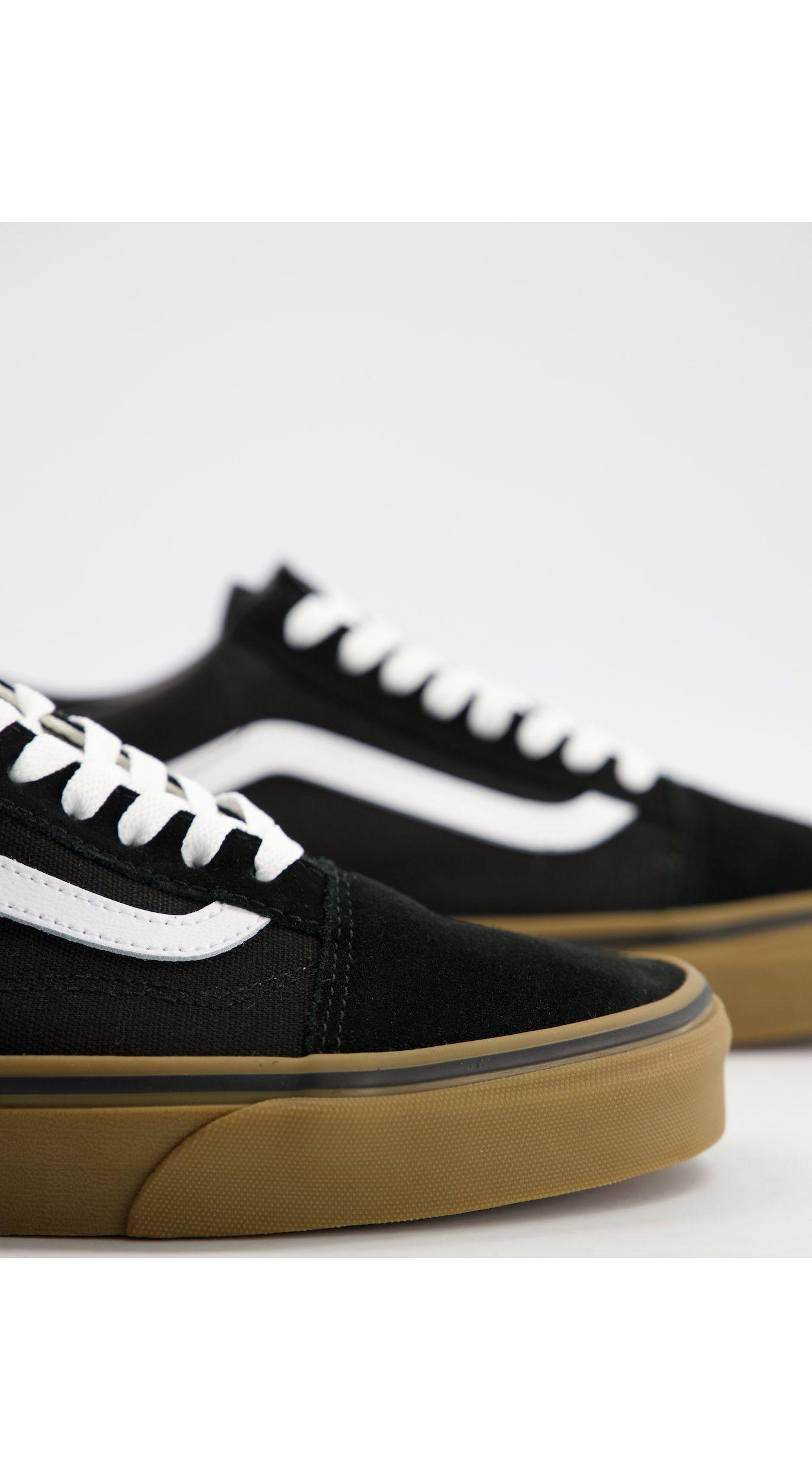vans black gumsole
