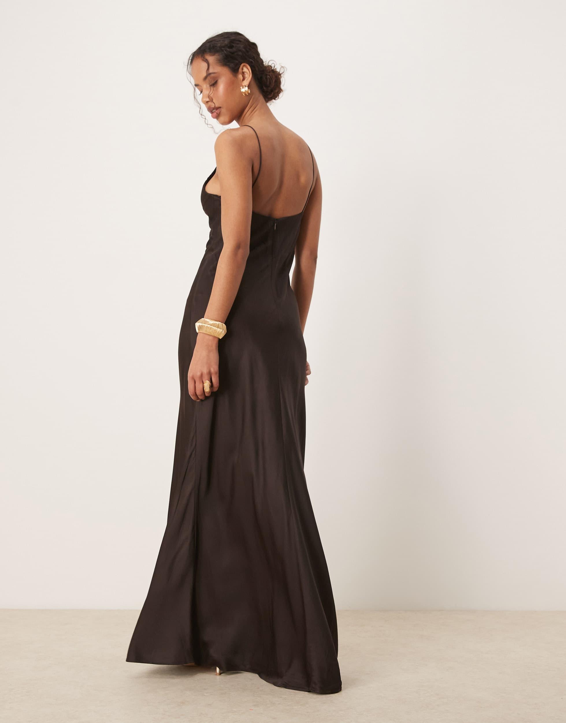 Robe trapèze caraco longue en satin avec détails froncés sur le