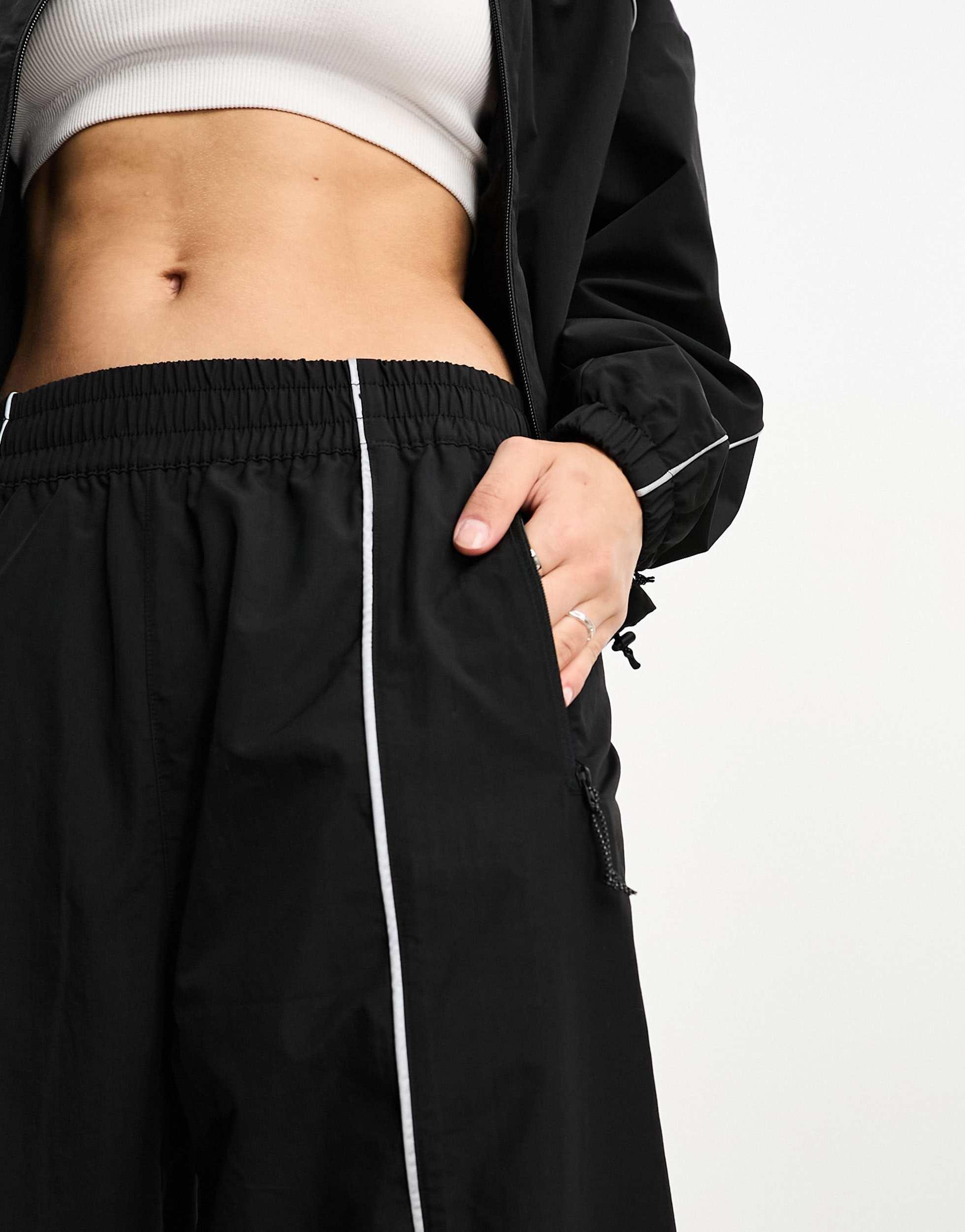 The North Face Tek Woven Track Pants With Reflective Piping The North Face Tek Woven Track Pants With Reflective Piping