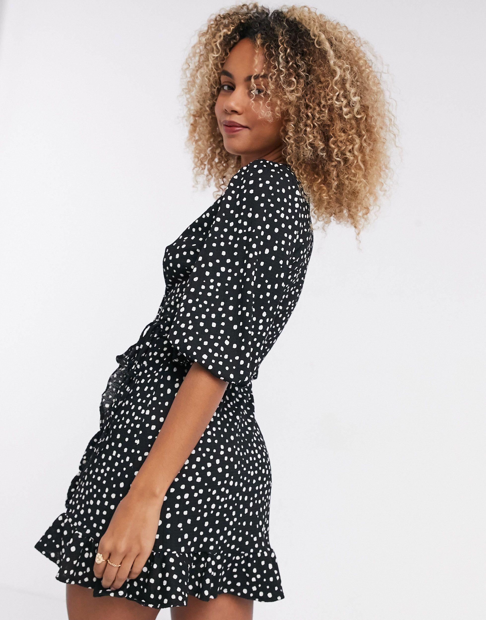 Vestito corto a portafoglio a pois di Bershka in Nero | Lyst