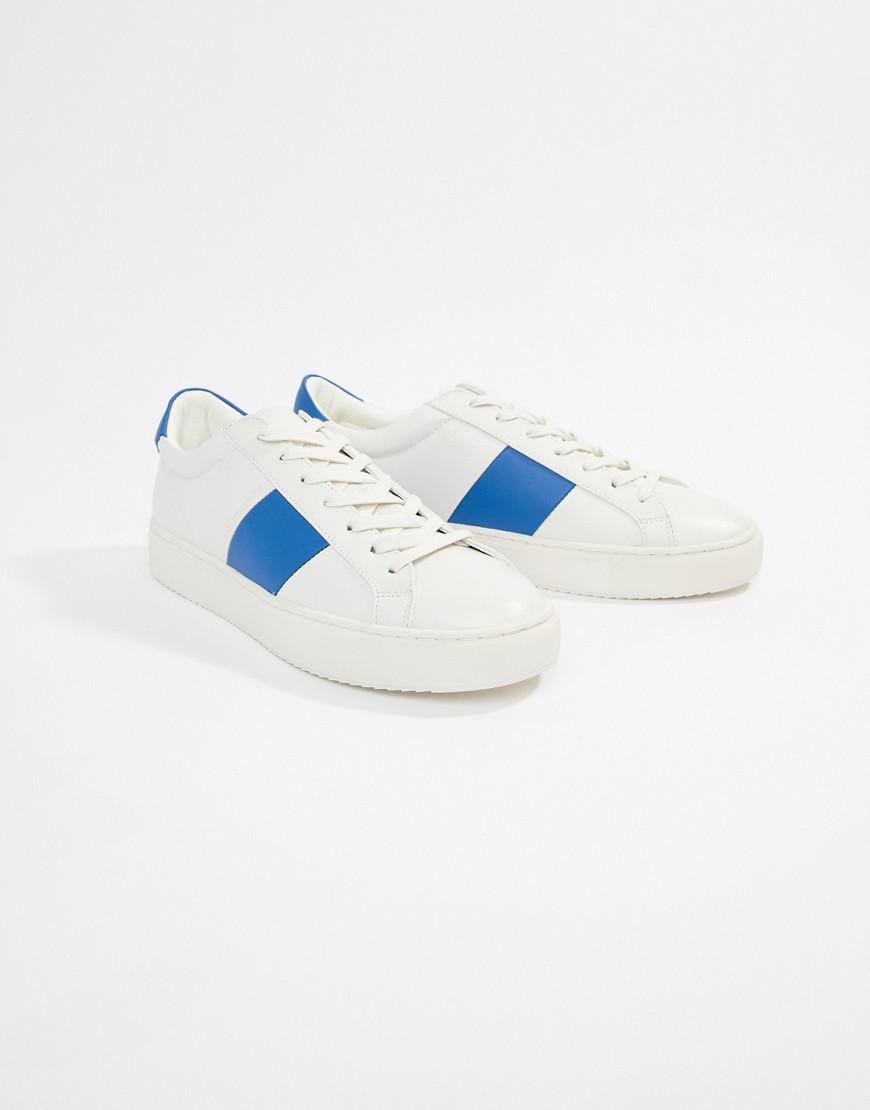white sneakers with blue stripes