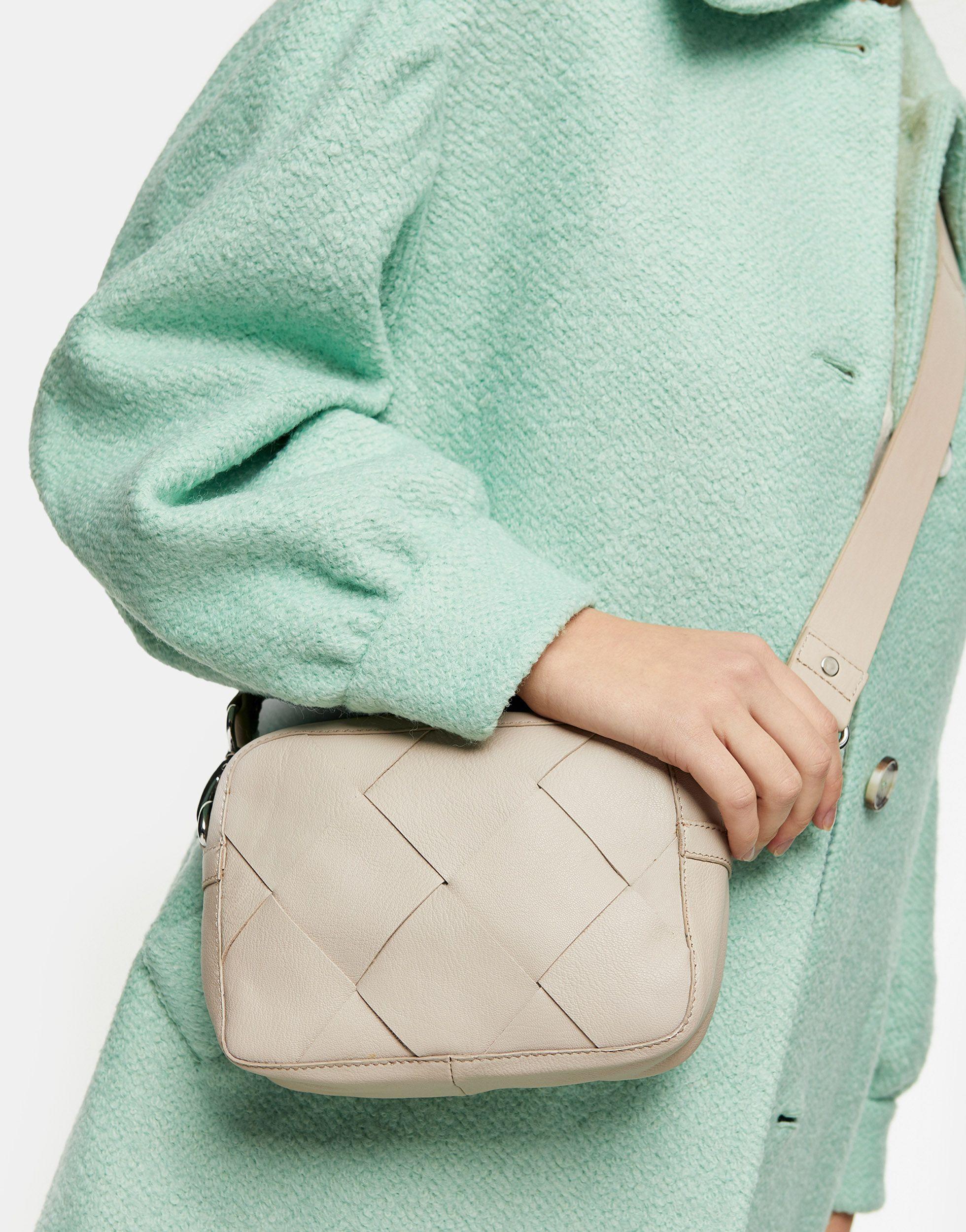 Sac bandoulière en cuir tressé - crème TOPSHOP en coloris Neutre | Lyst