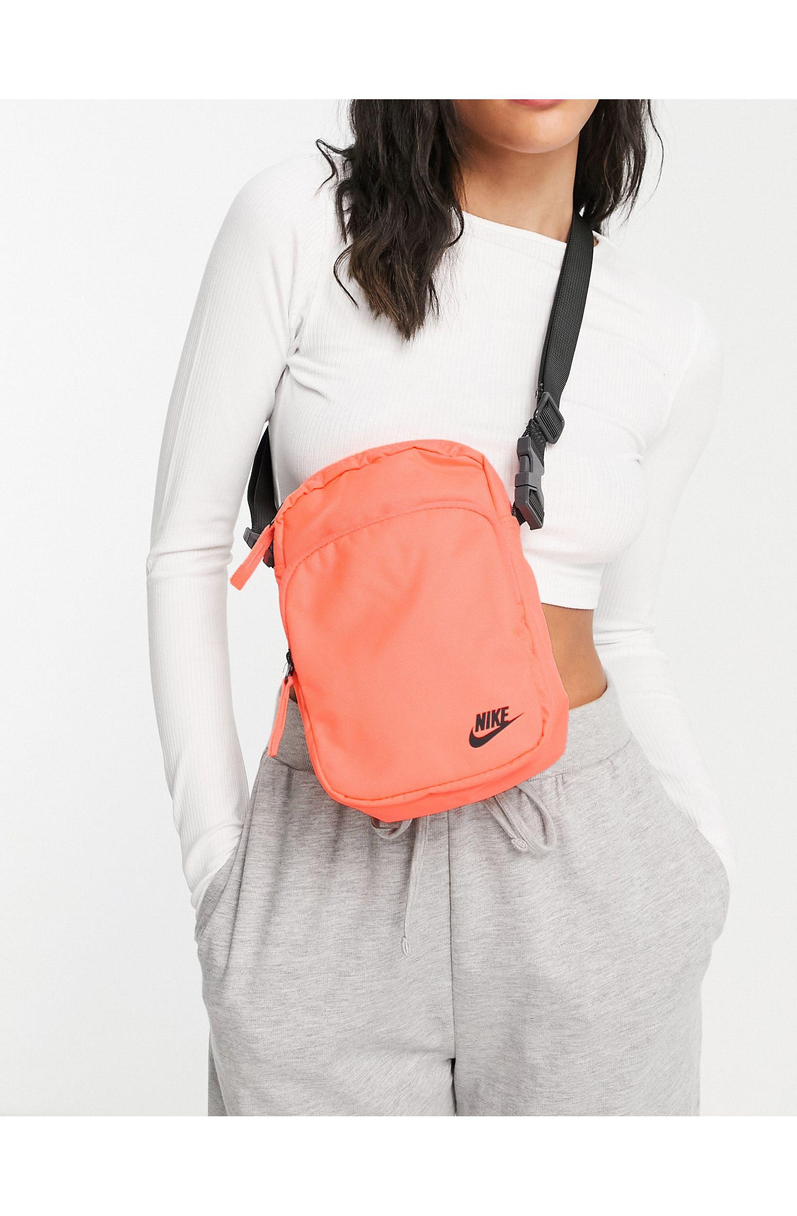 nike pochette