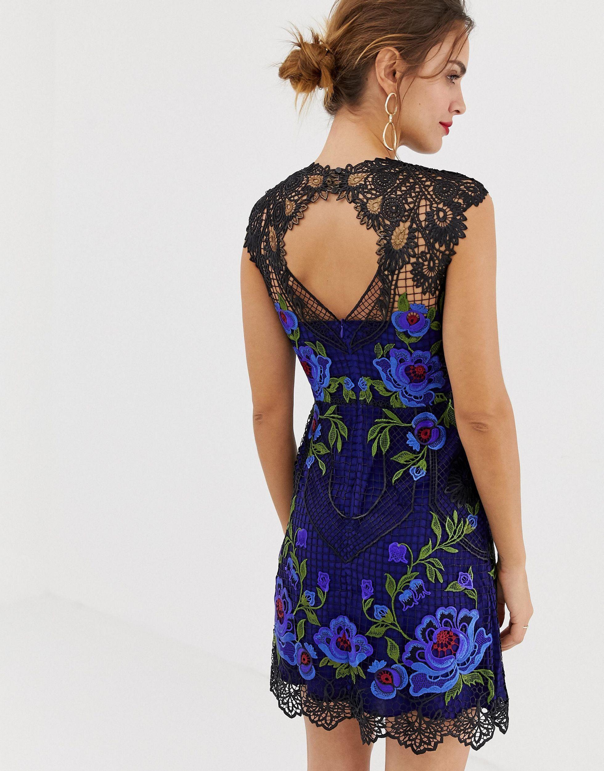 Karen Millen Mini-jurk Met Geborduurde Bloemen in het Blauw | Lyst NL
