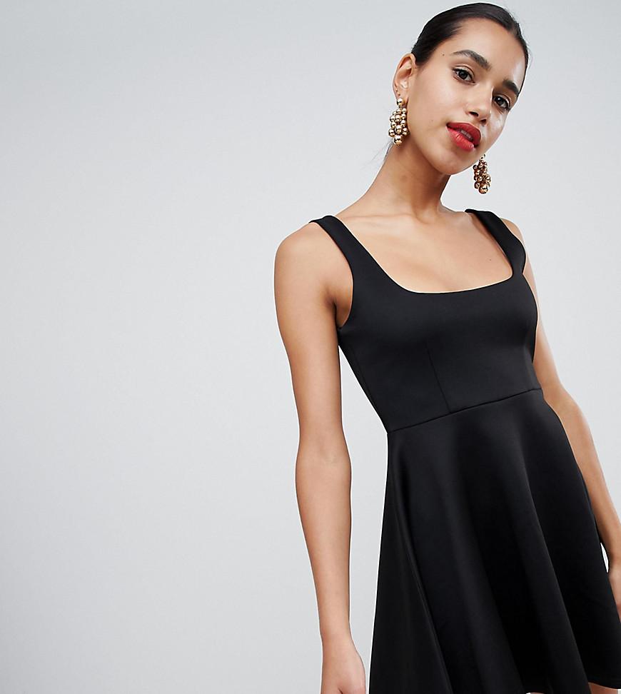 Robe patineuse encolure carre PrettyLittleThing en coloris Noir | Lyst