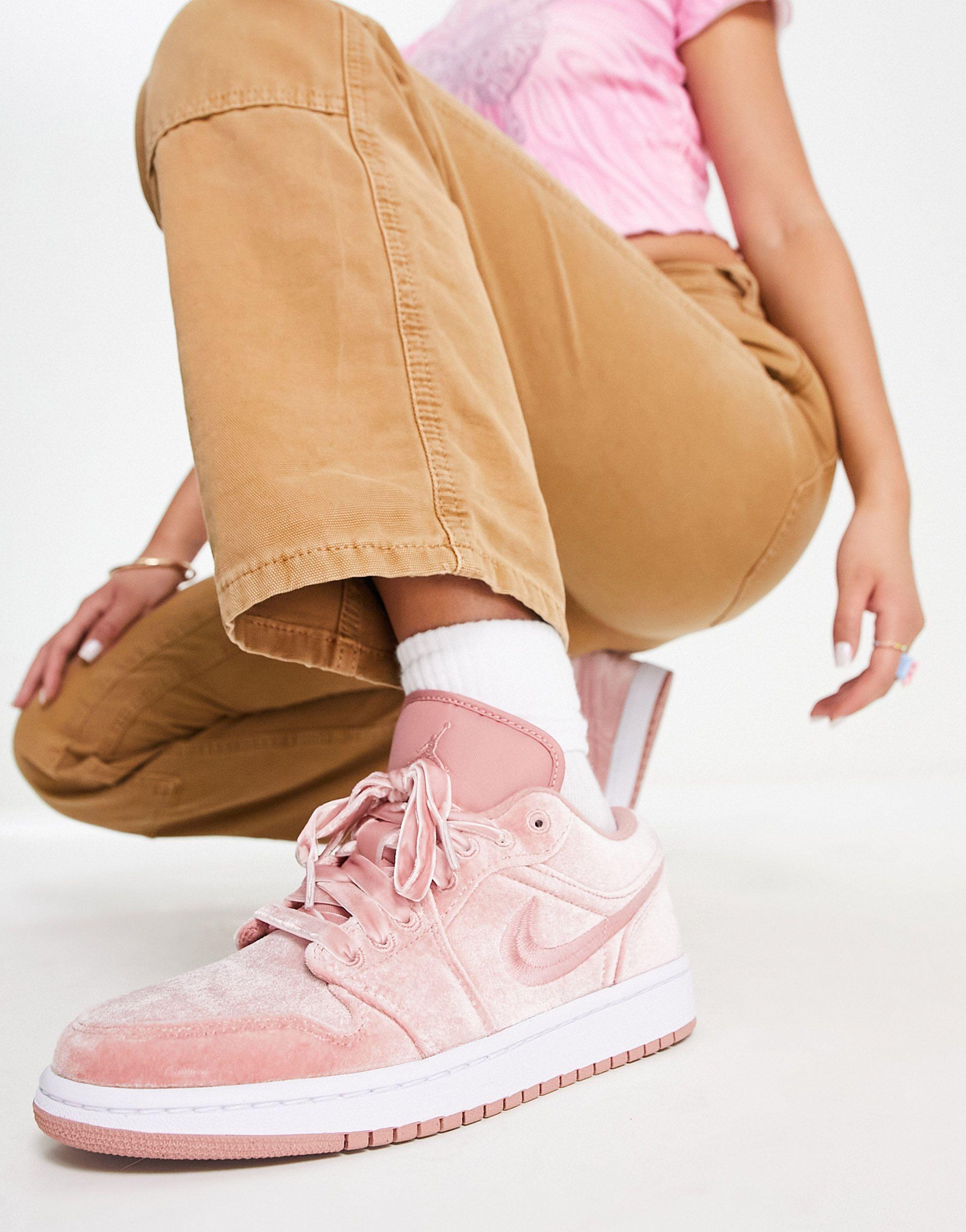 Nike Air – 1 low se – niedrige sneaker aus samt in Pink | Lyst DE