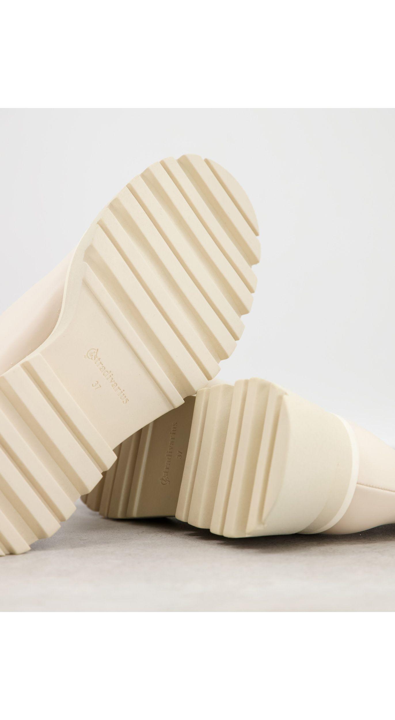boots stradivarius beige