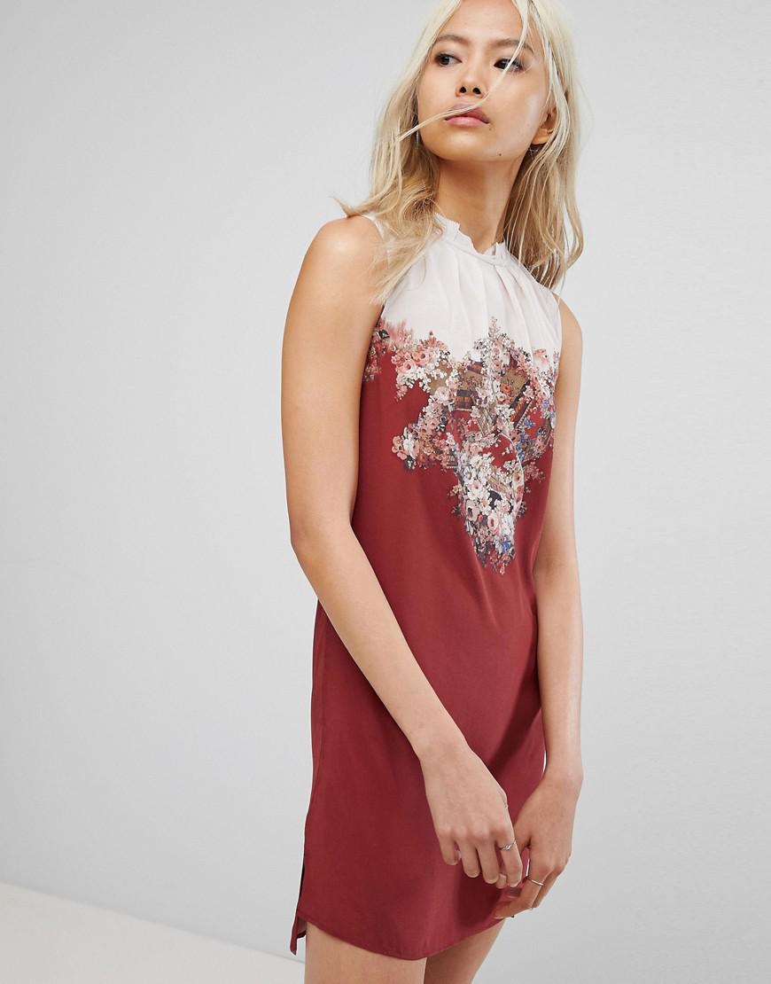 maroon pinafore school
