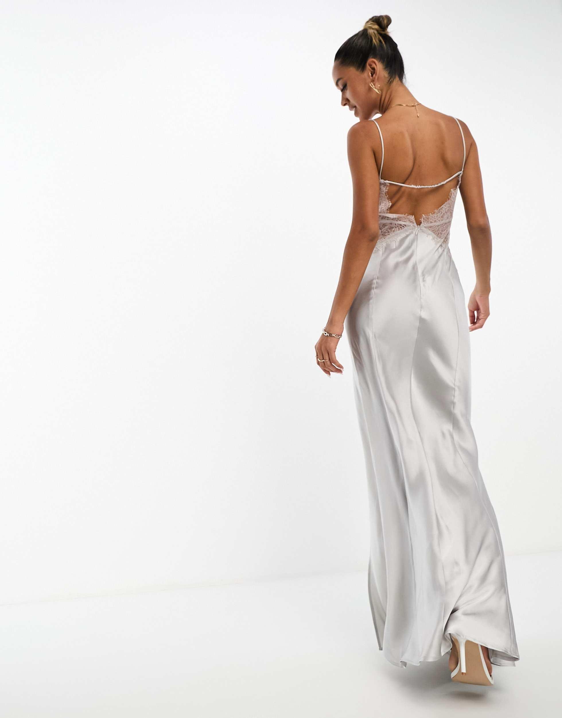 Robe satinee longue avec fente goutte d eau et empiecement en dentelle argente ASOS en coloris Blanc Lyst