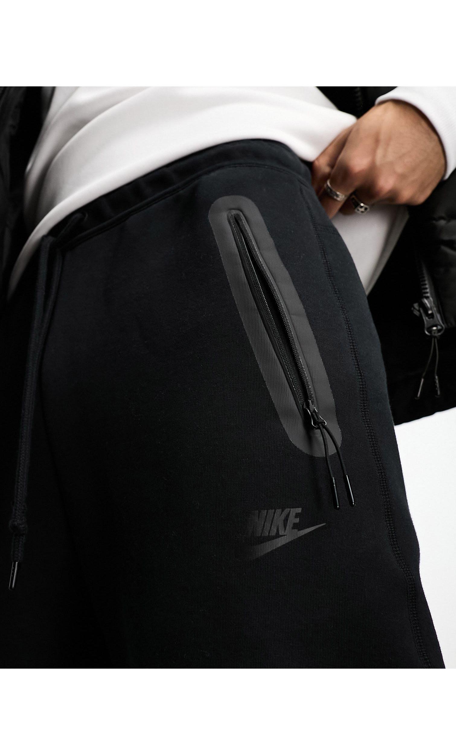 Nike Tech Fleece Loose Fit joggers With toggle in Black for Men | Lyst